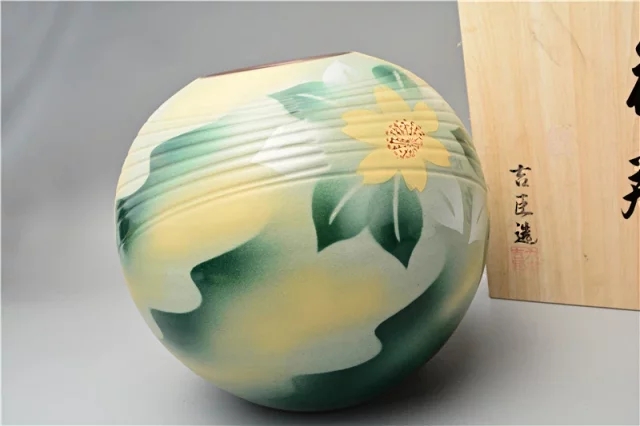 日本进口古玩-九谷烧吉臣造花瓶z00170 – 凯业美术