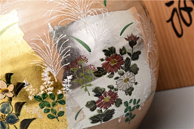 日本进口古玩-描金银菊花花瓶九谷烧z00167 – 凯业美术